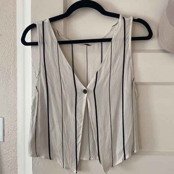 Striped Open Back Tank 🤍 - Picture 3 of 4